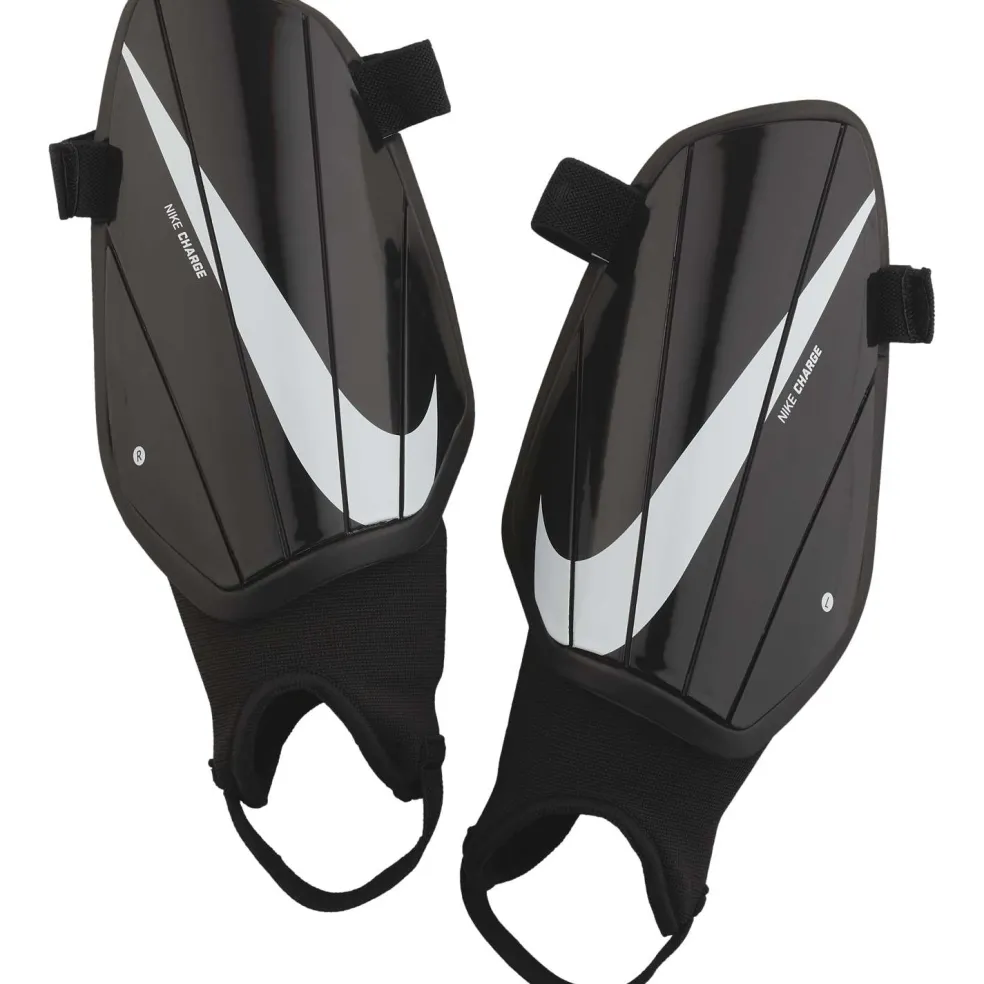 Nike Charge scheenbeschermers black white