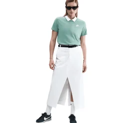 Nike Sportswear Club Essentials shirt dames cannon