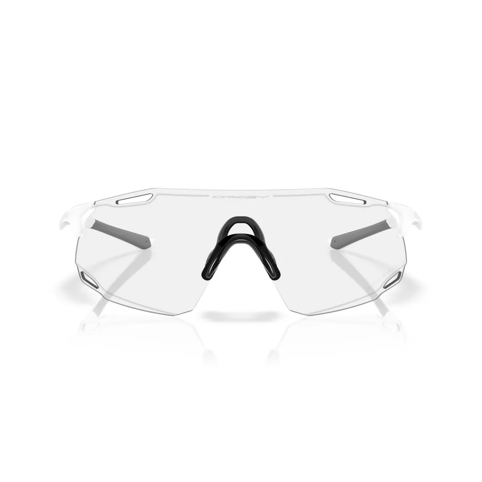 Oakley Cybr Dyno zonnebril clear to black iridium photochromic matte white