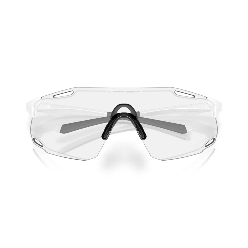 Oakley Cybr Dyno zonnebril clear to black iridium photochromic matte white