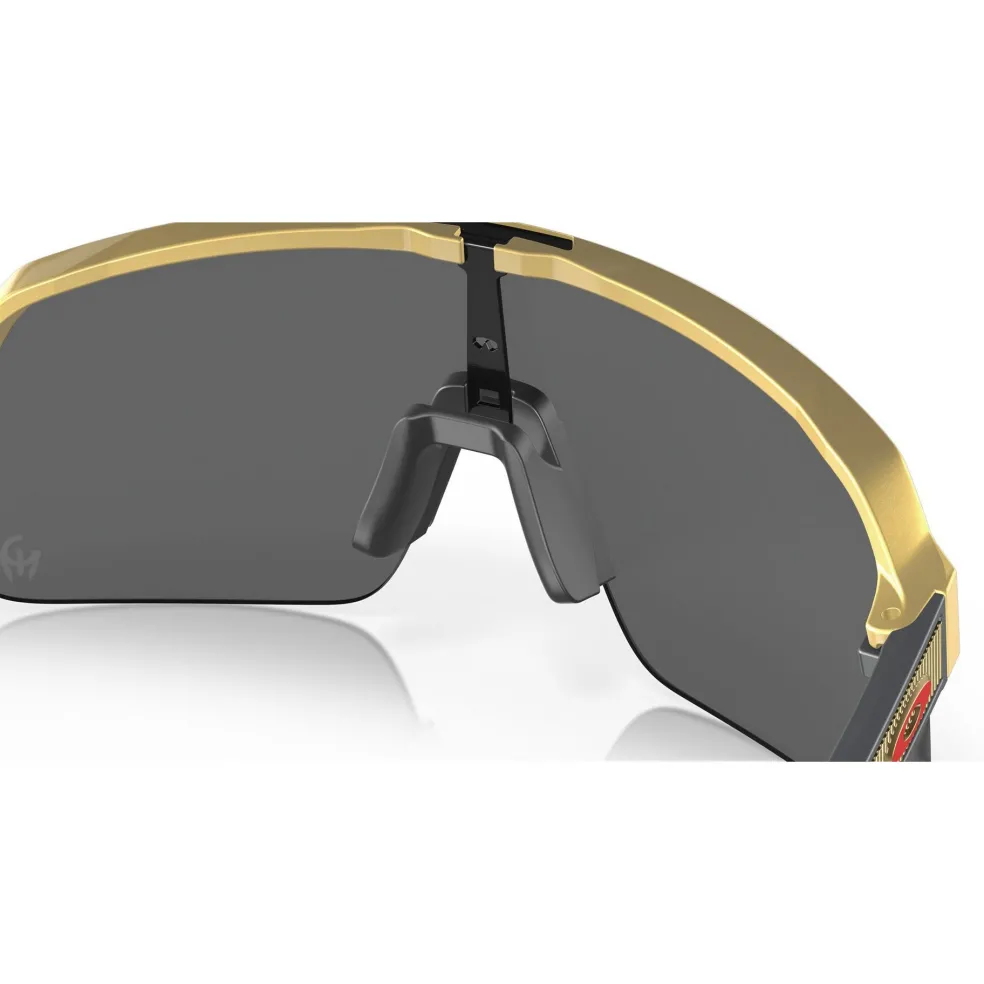 Oakley Sutro Lite Patrick Mahomes II Collection zonnebril olympic gold
