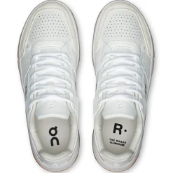 On THE ROGER Clubhouse schoenen dames white ivory